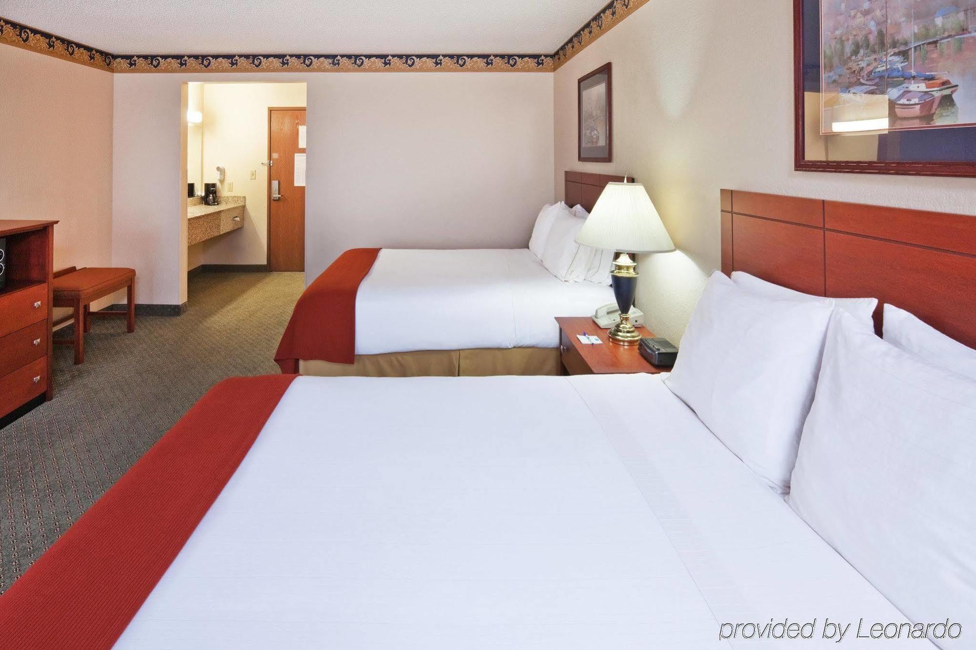 Holiday Inn Express Hotel & Suites Dallas Lewisville By Ihg Exterior photo